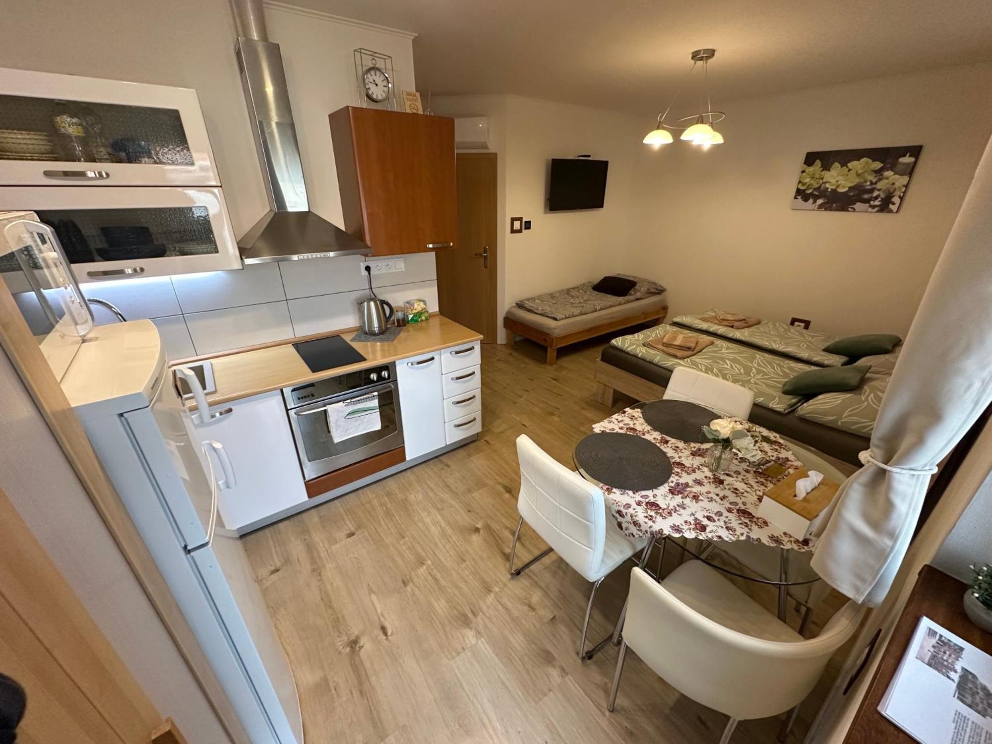 Apartman Losonci Nesvady- Pre 2 Osoby Studio Εξωτερικό φωτογραφία